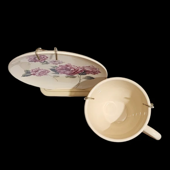 Teleflora charming Victorian roses cup and saucer display set - Picture 10 of 12